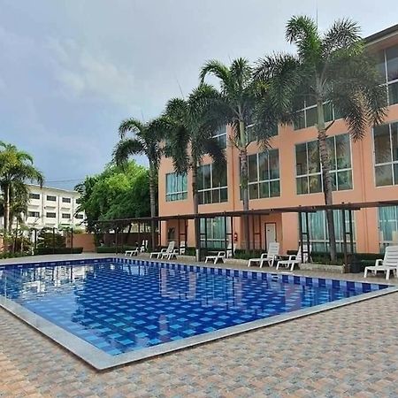 The Victory Hotel Ban Muang Daeng Buitenkant foto