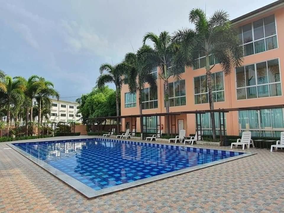 The Victory Hotel Ban Muang Daeng Buitenkant foto