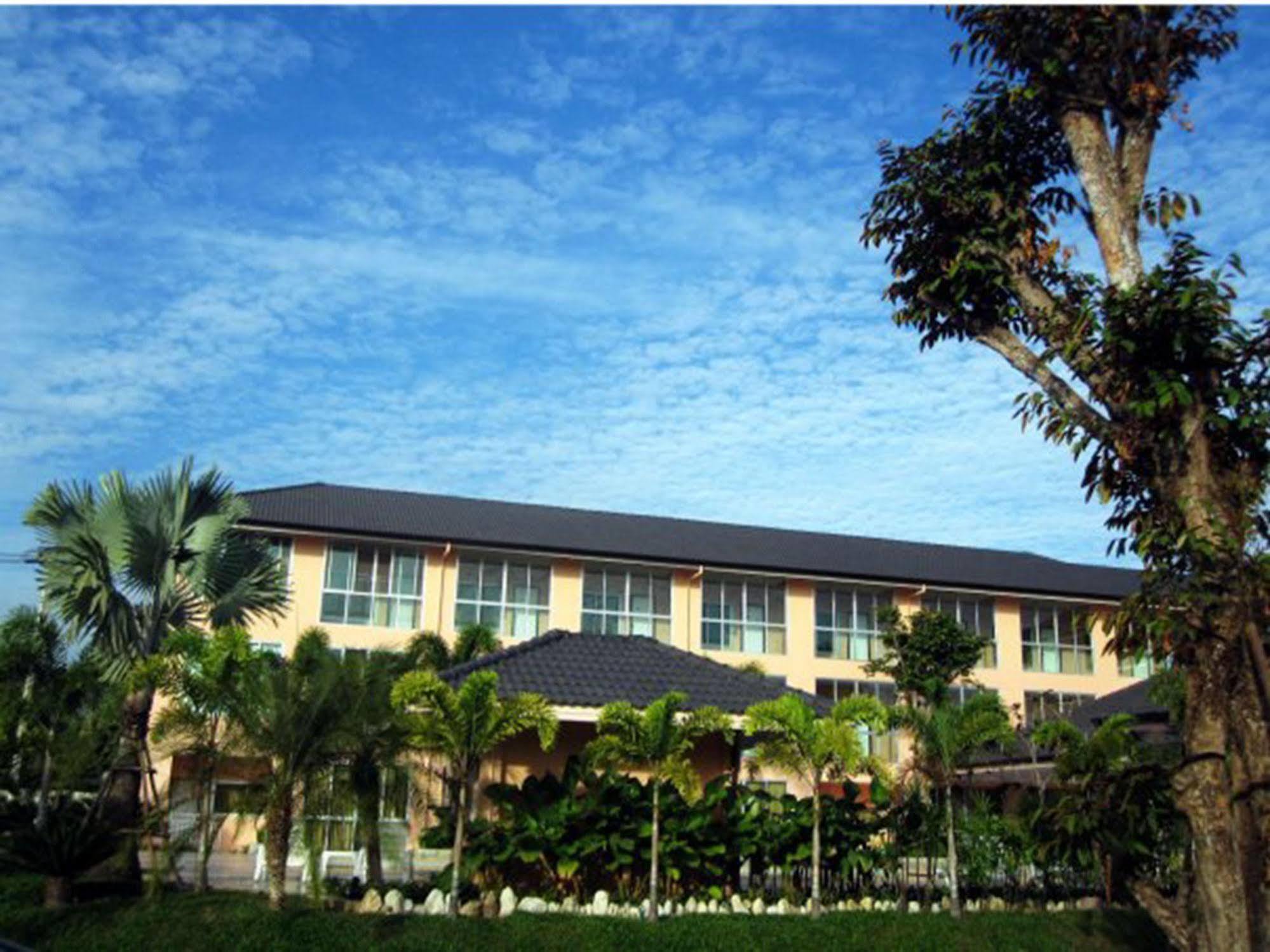 The Victory Hotel Ban Muang Daeng Buitenkant foto