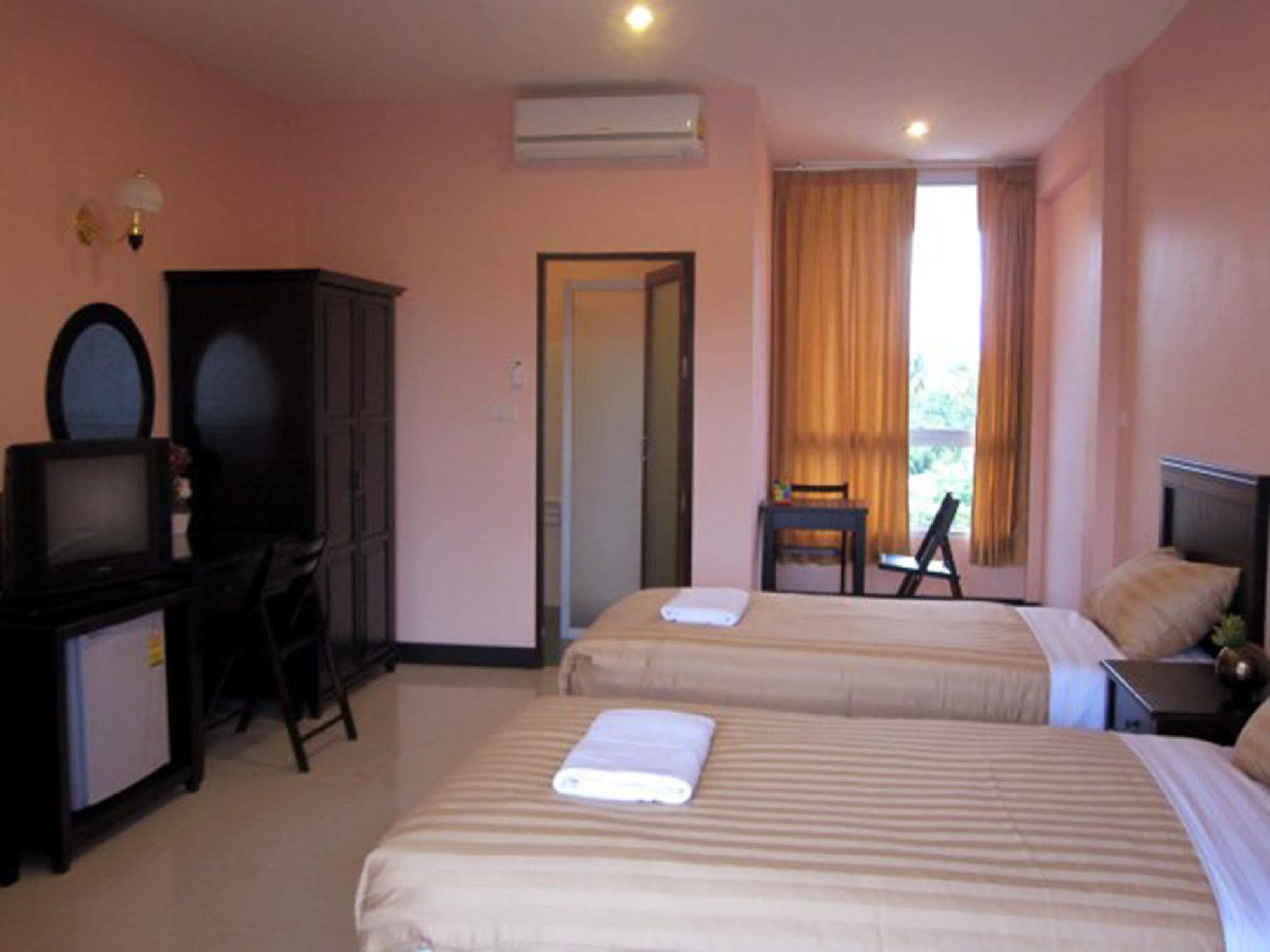 The Victory Hotel Ban Muang Daeng Buitenkant foto