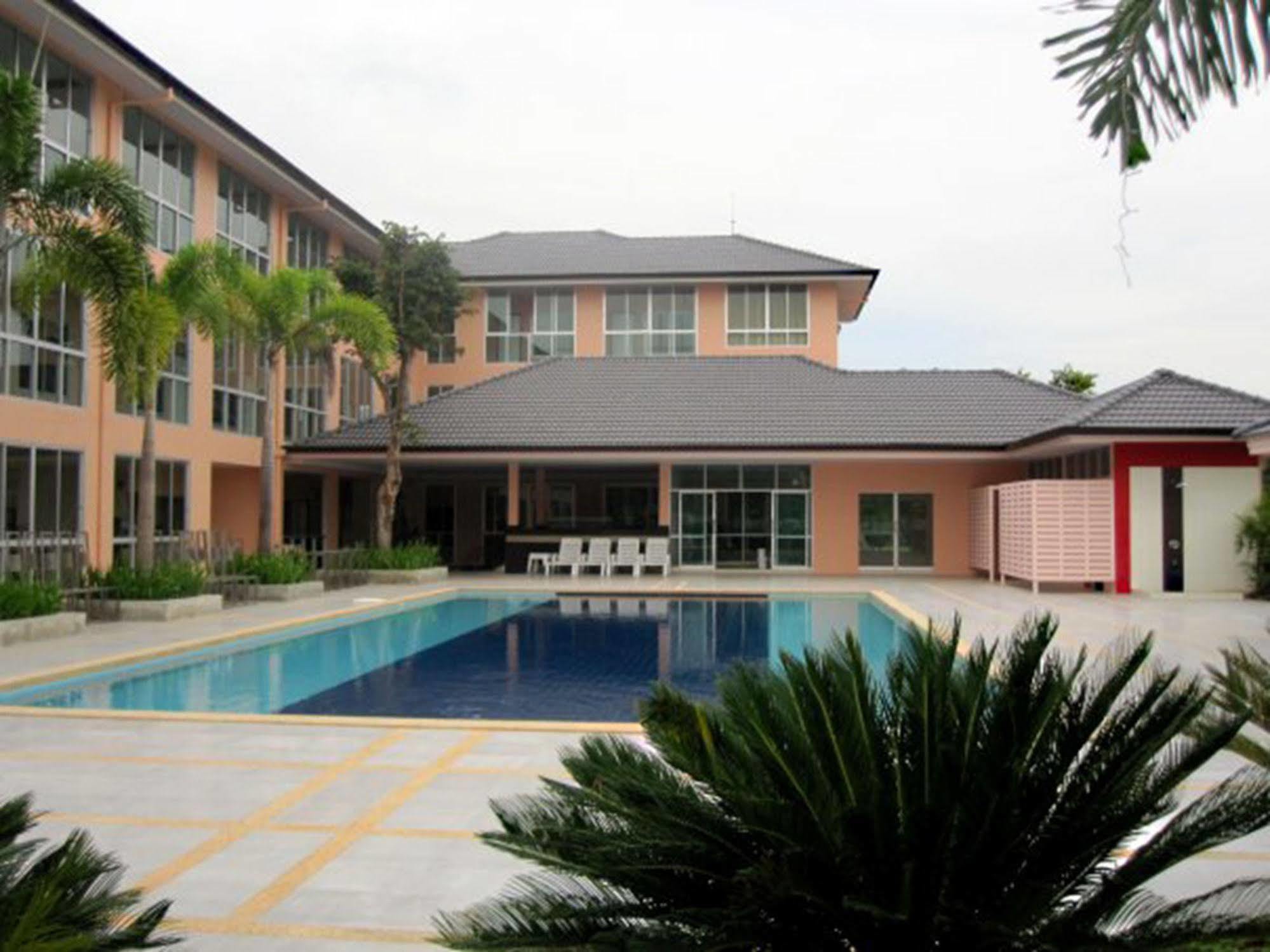 The Victory Hotel Ban Muang Daeng Buitenkant foto